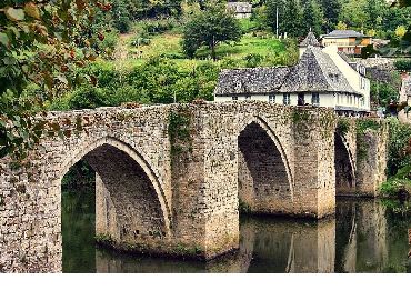 VIEUX-PONT-SUR-L-AVEYRON-a19939894